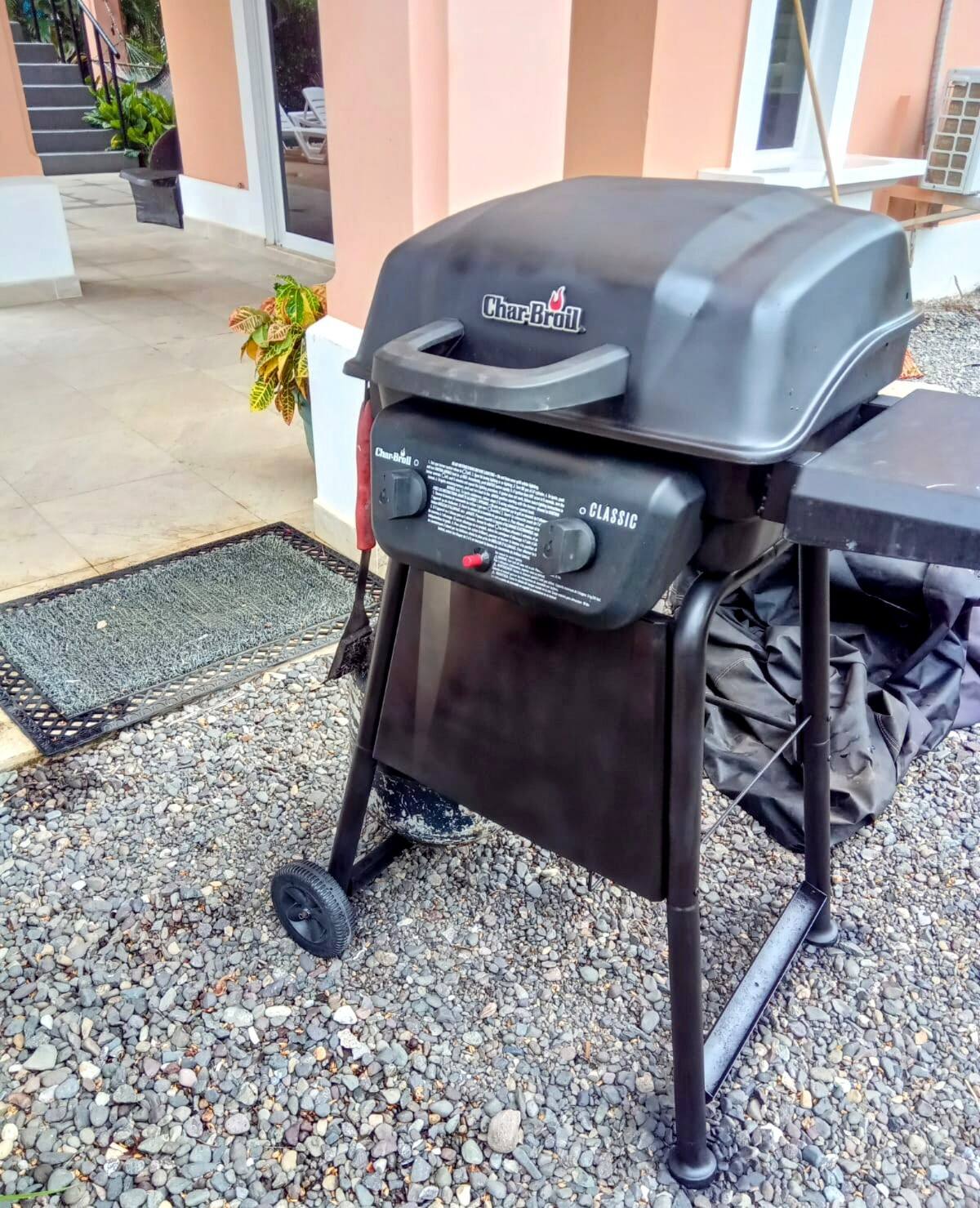 Gas barbecue grill area